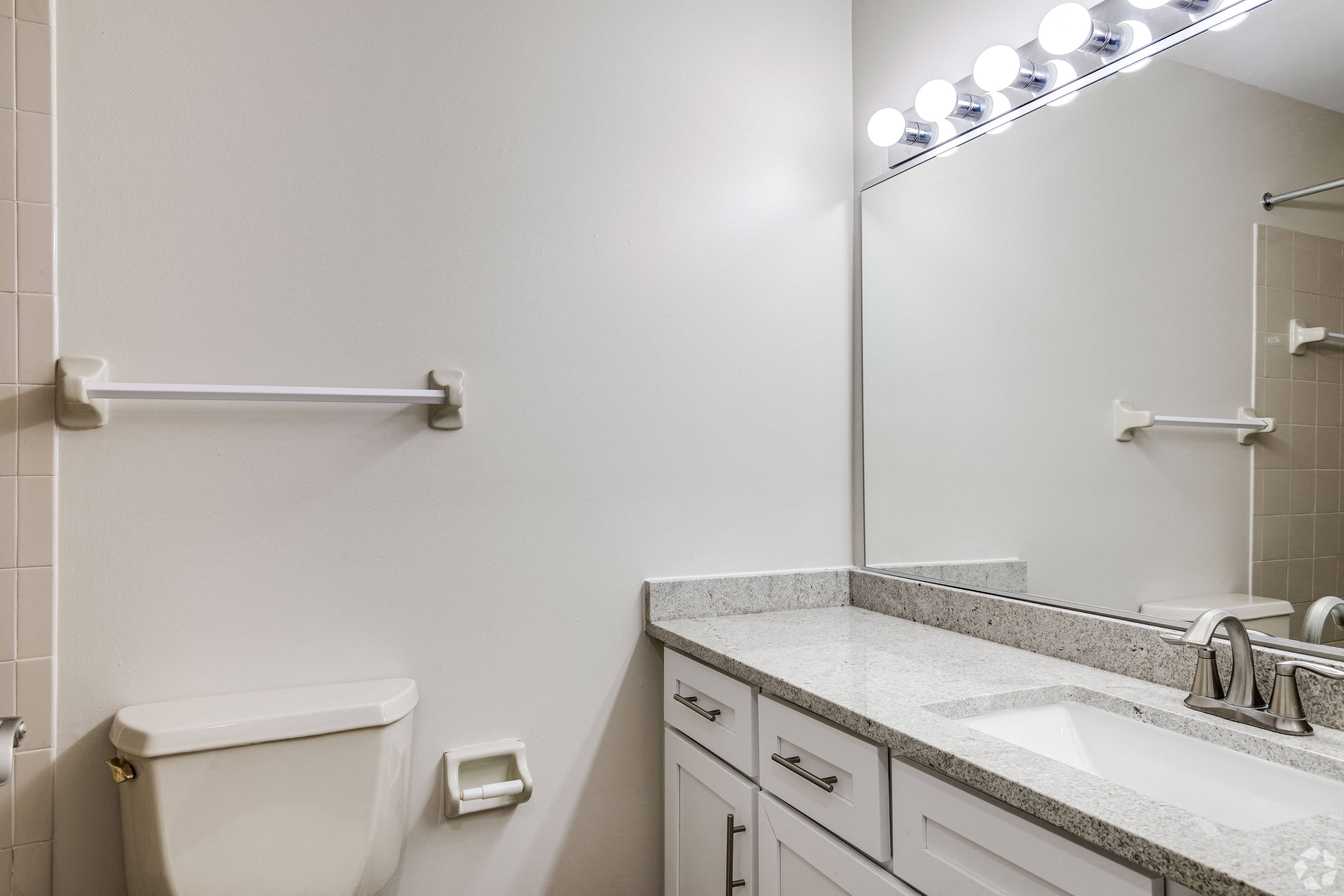 1 Bedroom Bathroom